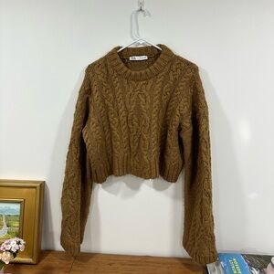Cropped Cable knit Sweater
